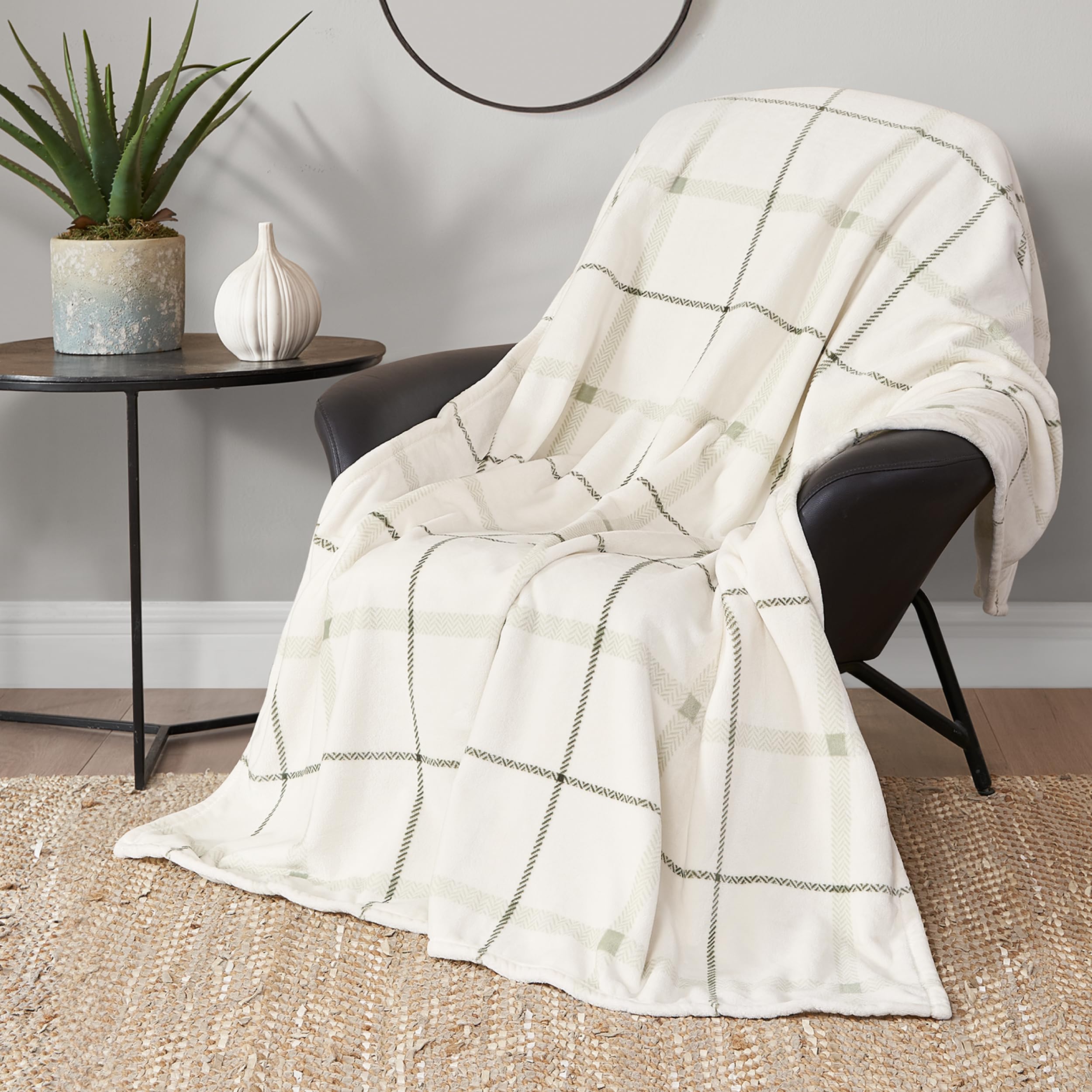 Amazon.com: Lucky Brand Palmdale White with Sage Green Plaid 50